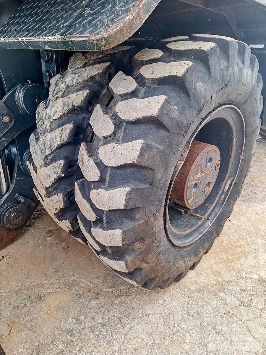 Hyundai R210W-9 Колесни екскаватори