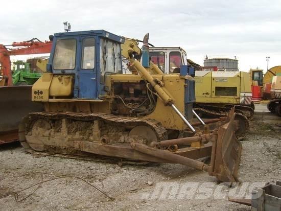 Komatsu D65E-8 Верижни булдозери

