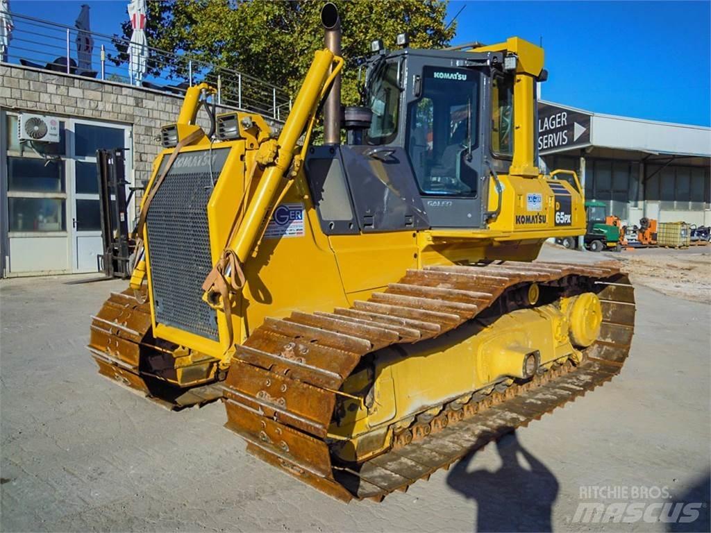 Komatsu D65PX-15EO Верижни булдозери
