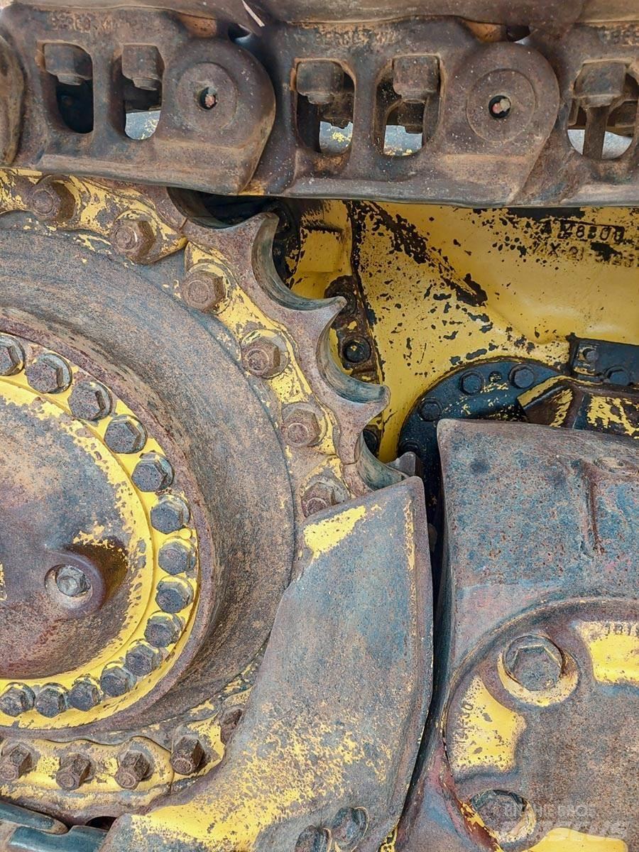 Komatsu D65PX-17 Верижни булдозери
