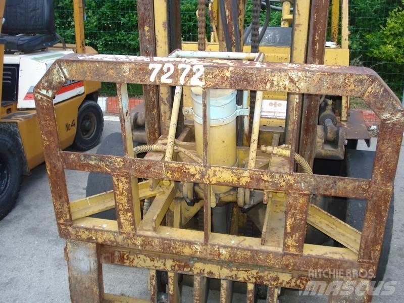 Komatsu FG25-7 Вилични кари-повдигачи - други