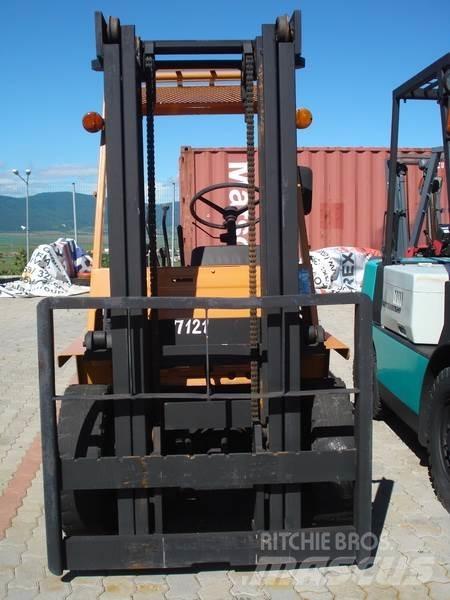 Komatsu FG25L-7 Вилични кари-повдигачи - други