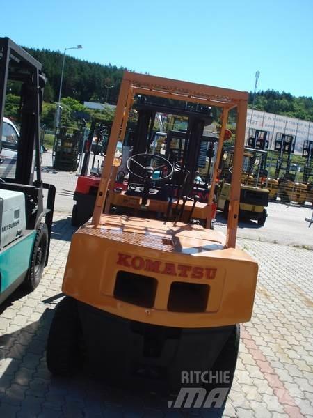 Komatsu FG25L-7 Вилични кари-повдигачи - други