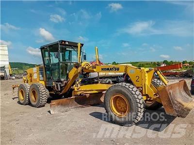 Komatsu GD655-3A Грейдери