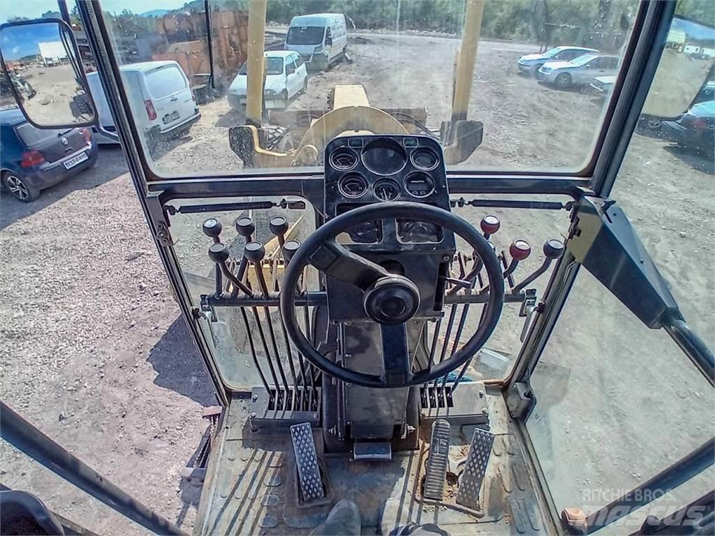 Komatsu GD655-3A Грейдери