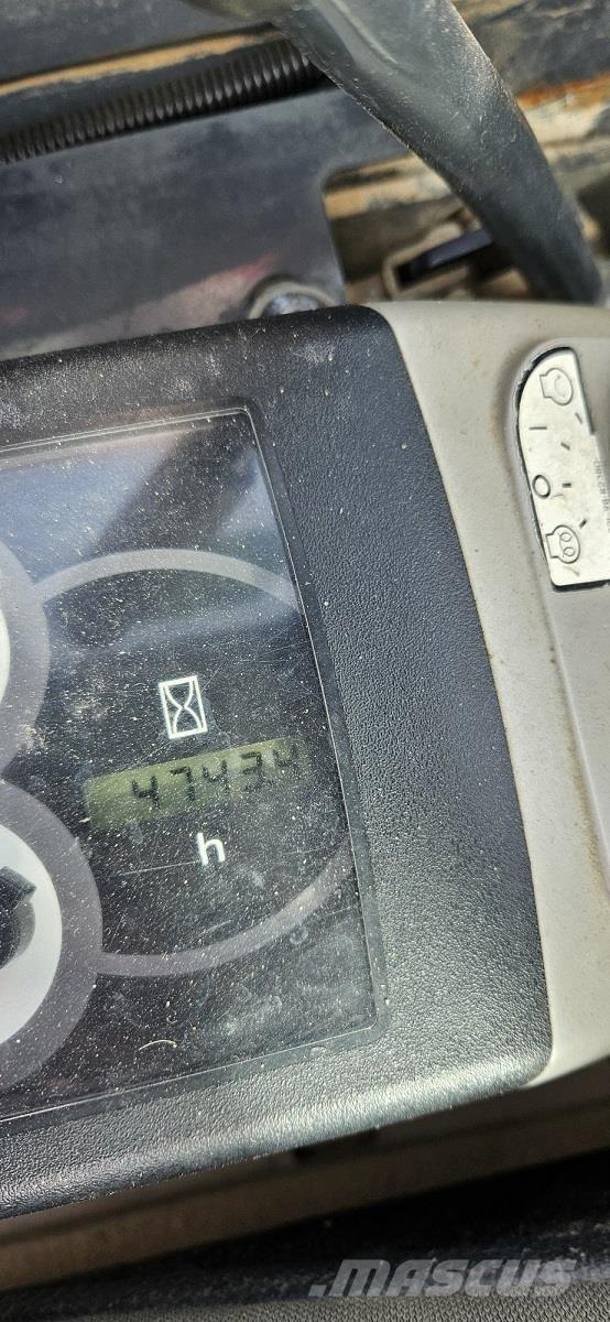 Komatsu PC26MR-3 Мини екскаватори < 7 т