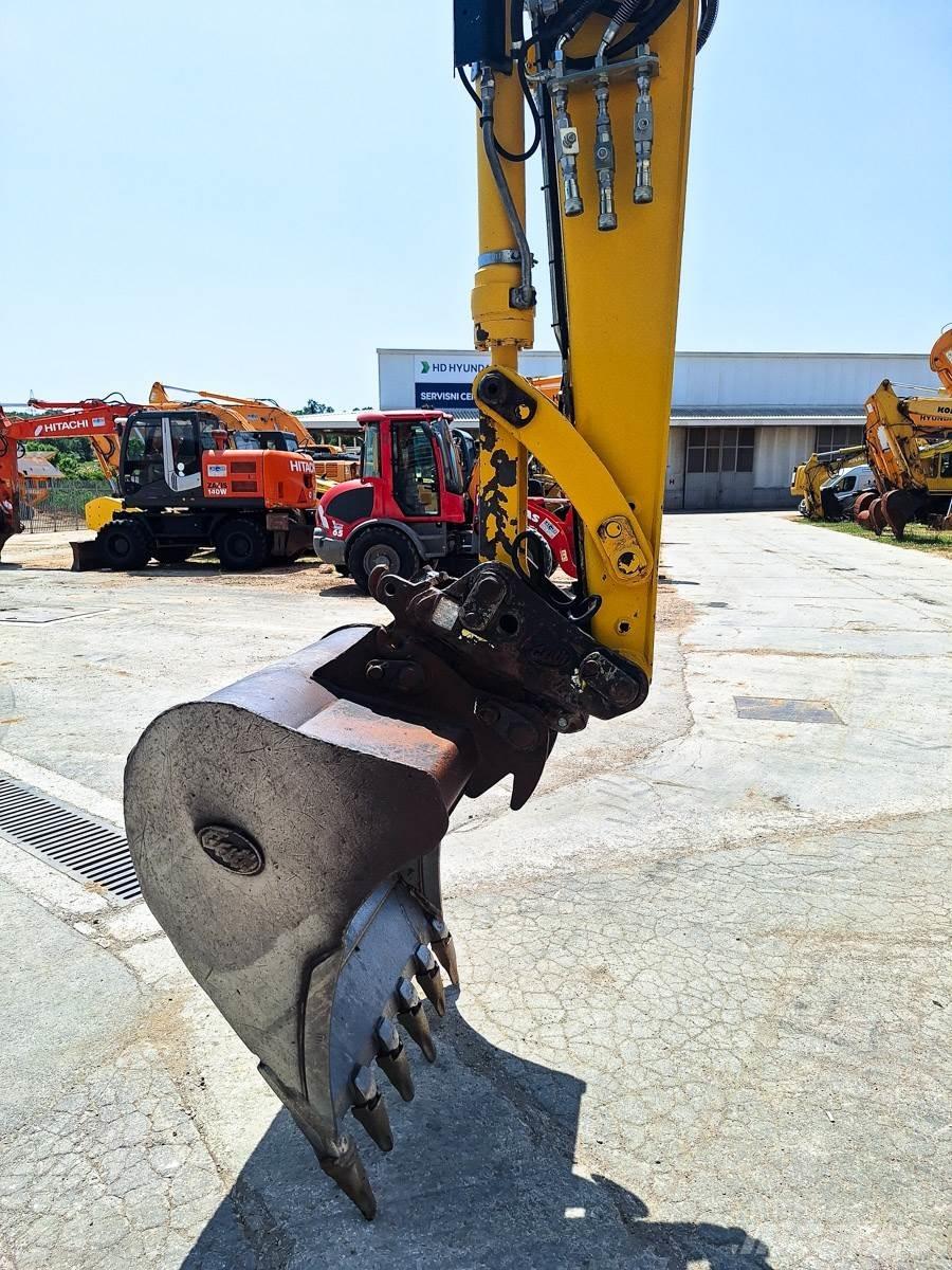 Komatsu PW118MR-8 Колесни екскаватори