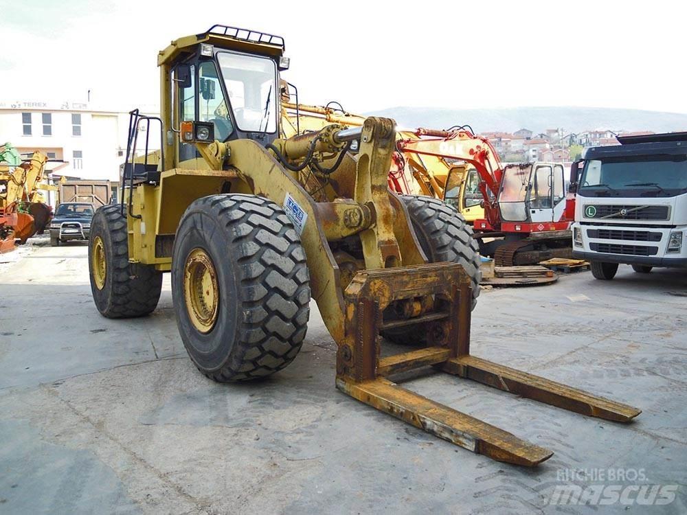 Komatsu WA500-1 Колесни товарачи