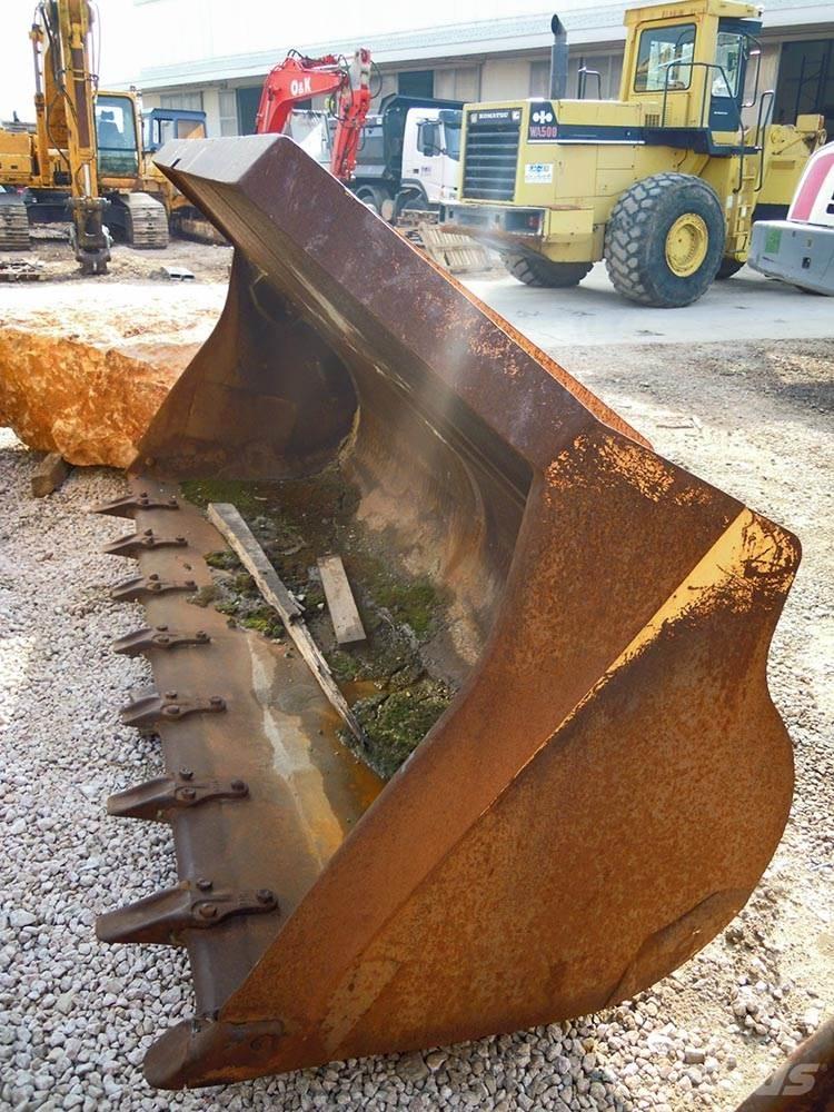 Komatsu WA500-1 Колесни товарачи