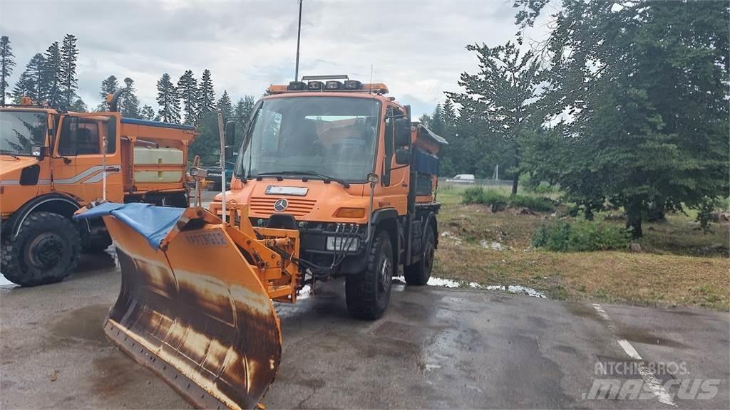 Mercedes-Benz Unimog U400 Общински/универсални превозни средства
