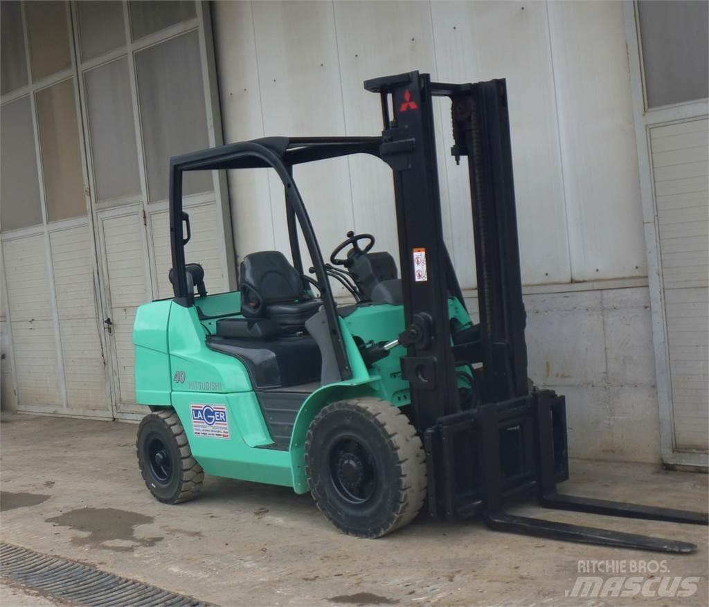 Mitsubishi FD40N Дизелови камиони