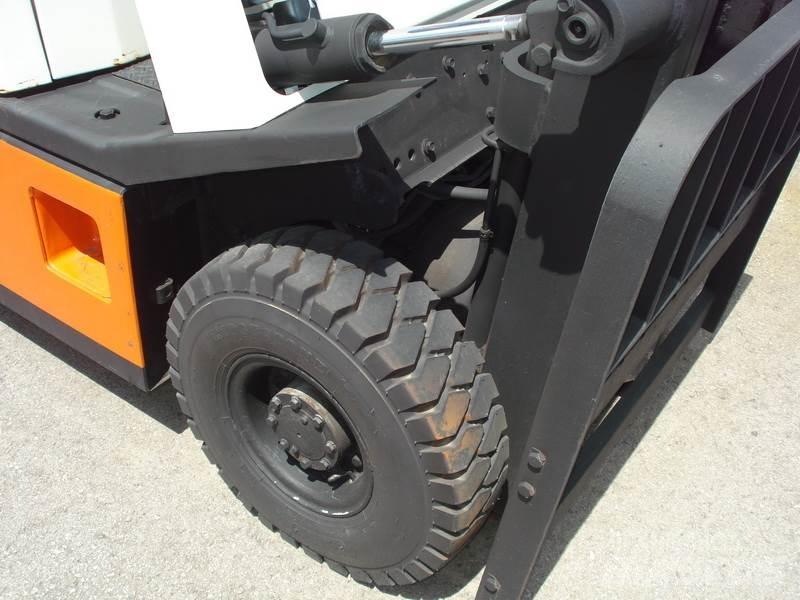 Nissan H01A15 Камиони с АГУ