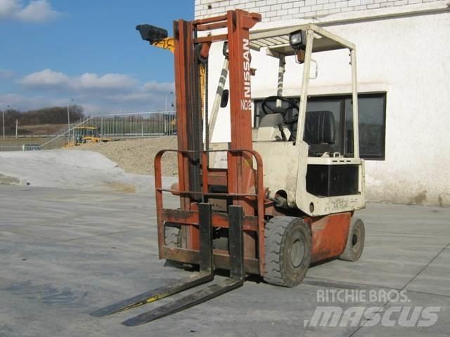 Nissan M01L15 Електрически вилични кари-повдигачи