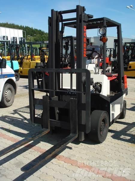 Nissan NH01A15 Вилични кари-повдигачи - други