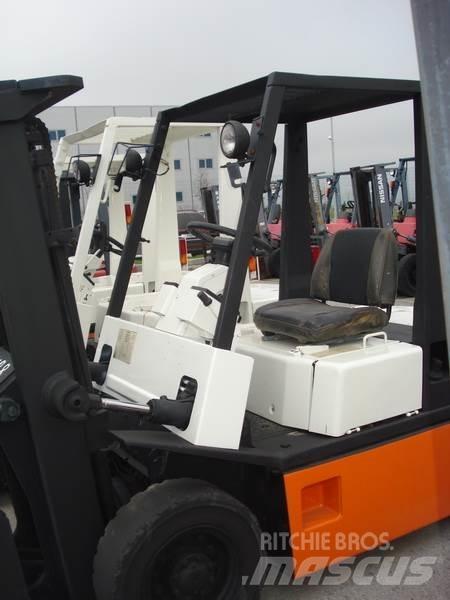 Nissan NH02M20 Вилични кари-повдигачи - други