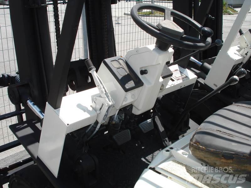 Nissan NH02M20 Вилични кари-повдигачи - други