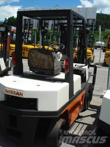 Nissan NH02M20 Вилични кари-повдигачи - други