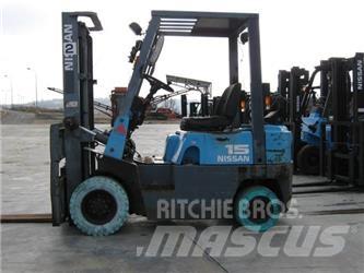 Nissan NJ01A15 Камиони с АГУ