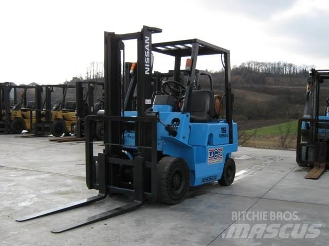 Nissan NJ01A15 Камиони с АГУ