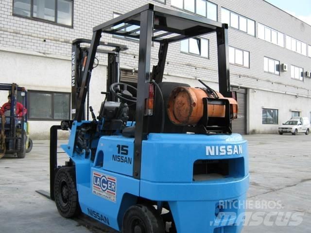Nissan NJ01A15 Камиони с АГУ