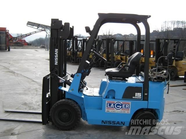 Nissan PJ01A15 Камиони с АГУ