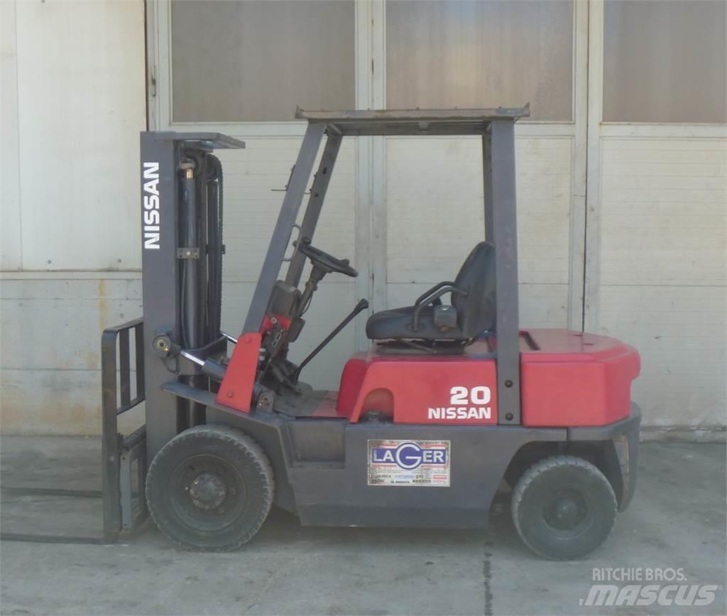 Nissan PJ02 Вилични кари-повдигачи - други