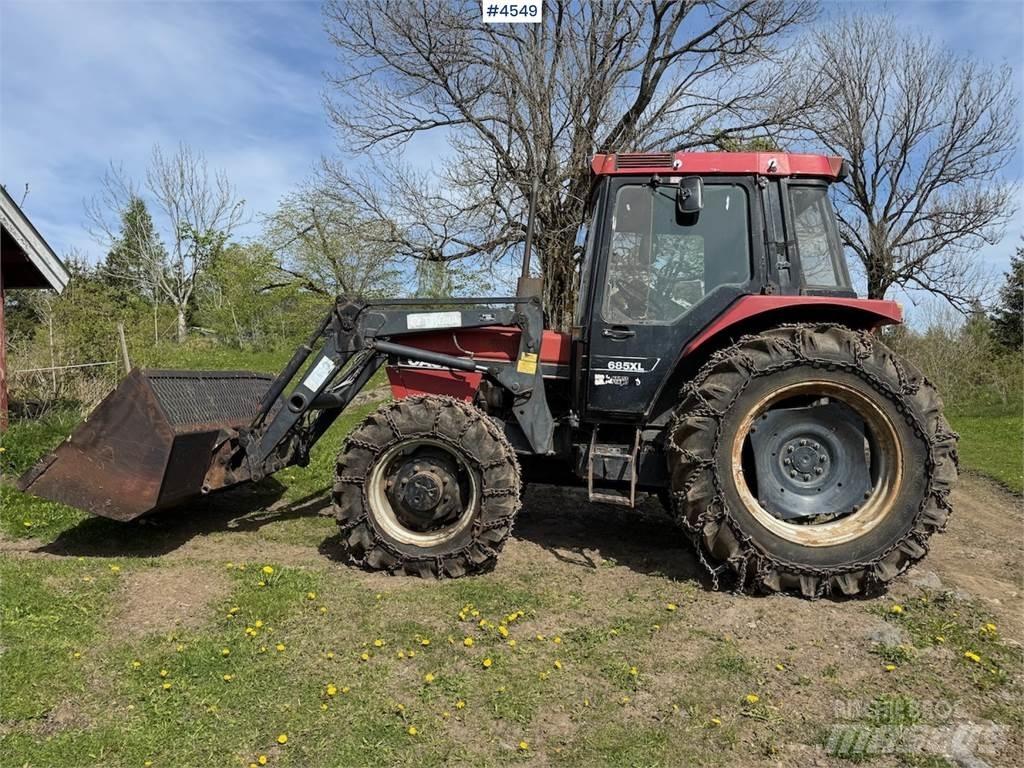 CASE 685 XL Трактори