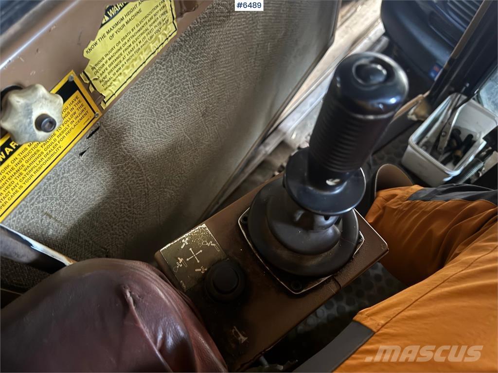 CAT 205 LC Верижен екскаватор