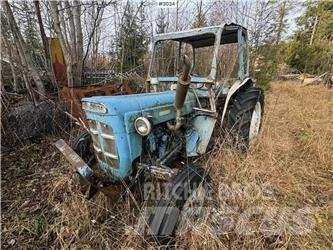 Ford Super Dexta Трактори