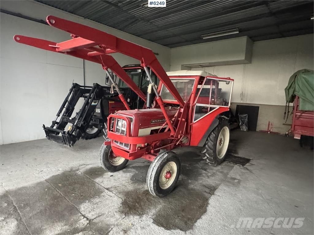 International 444 Трактори