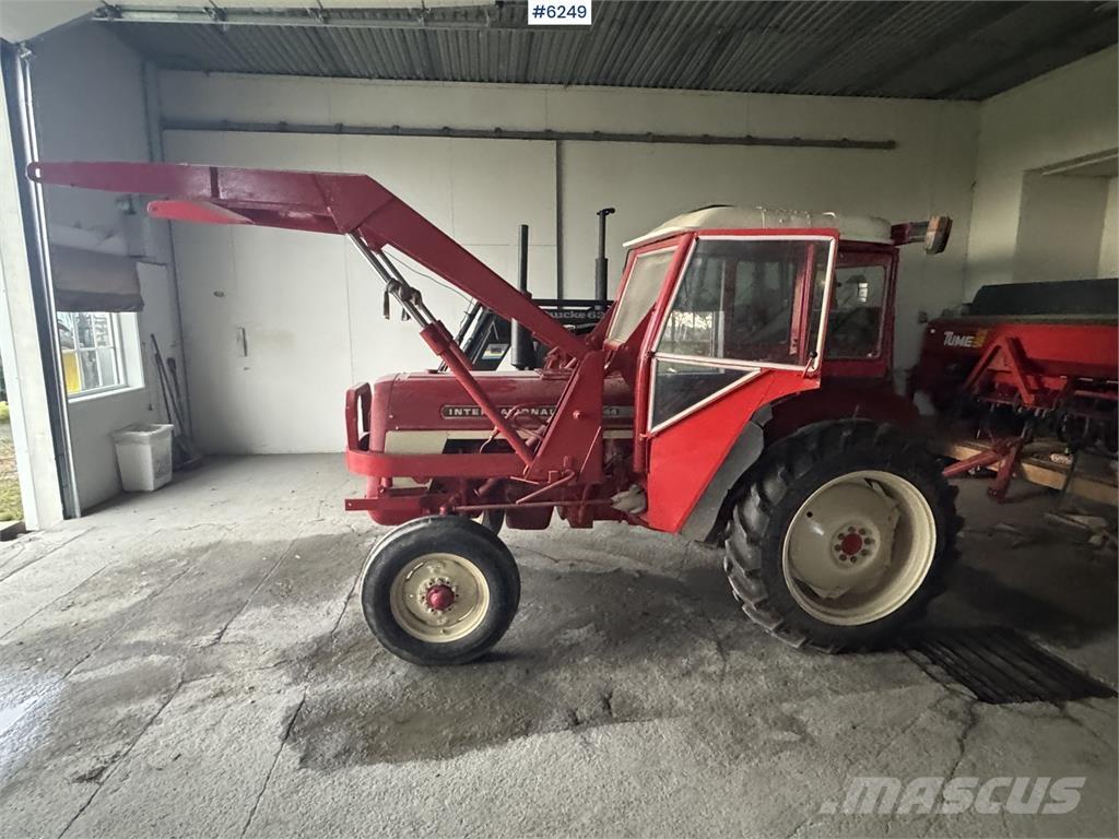 International 444 Трактори