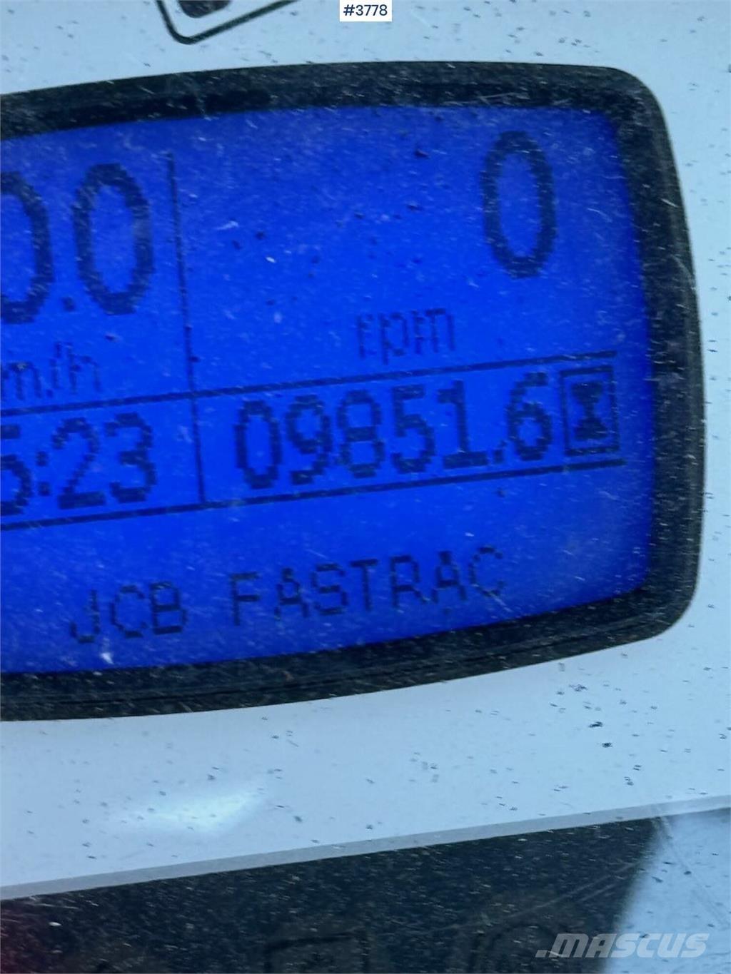 JCB Fastrac 8250 Трактори