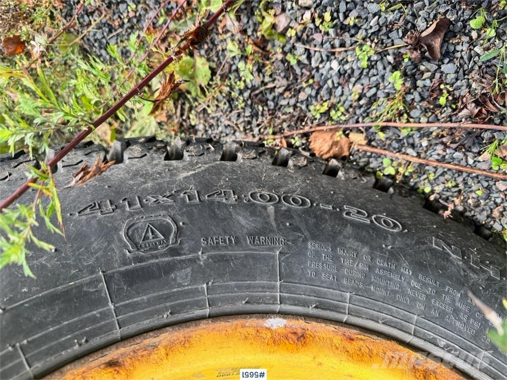 John Deere 3045R Трактори