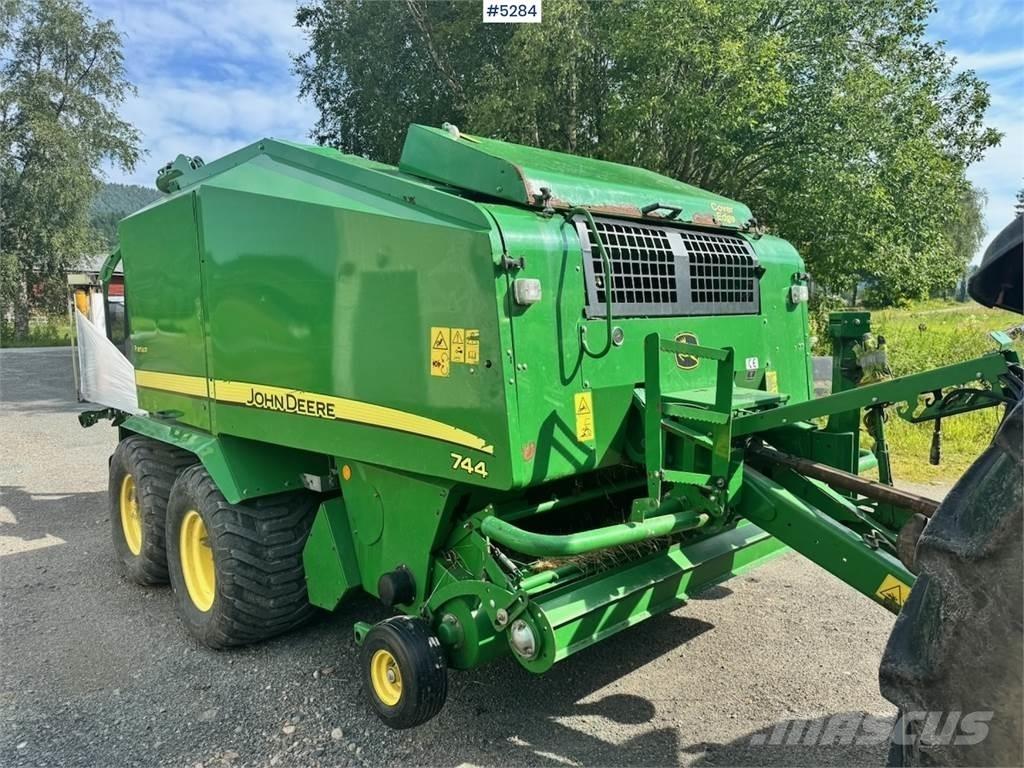 John Deere 744 Друга техника за жънене