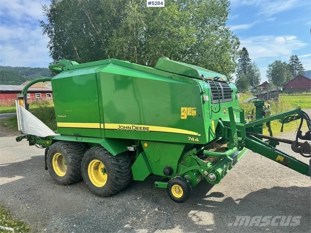 John Deere 744 Друга техника за жънене