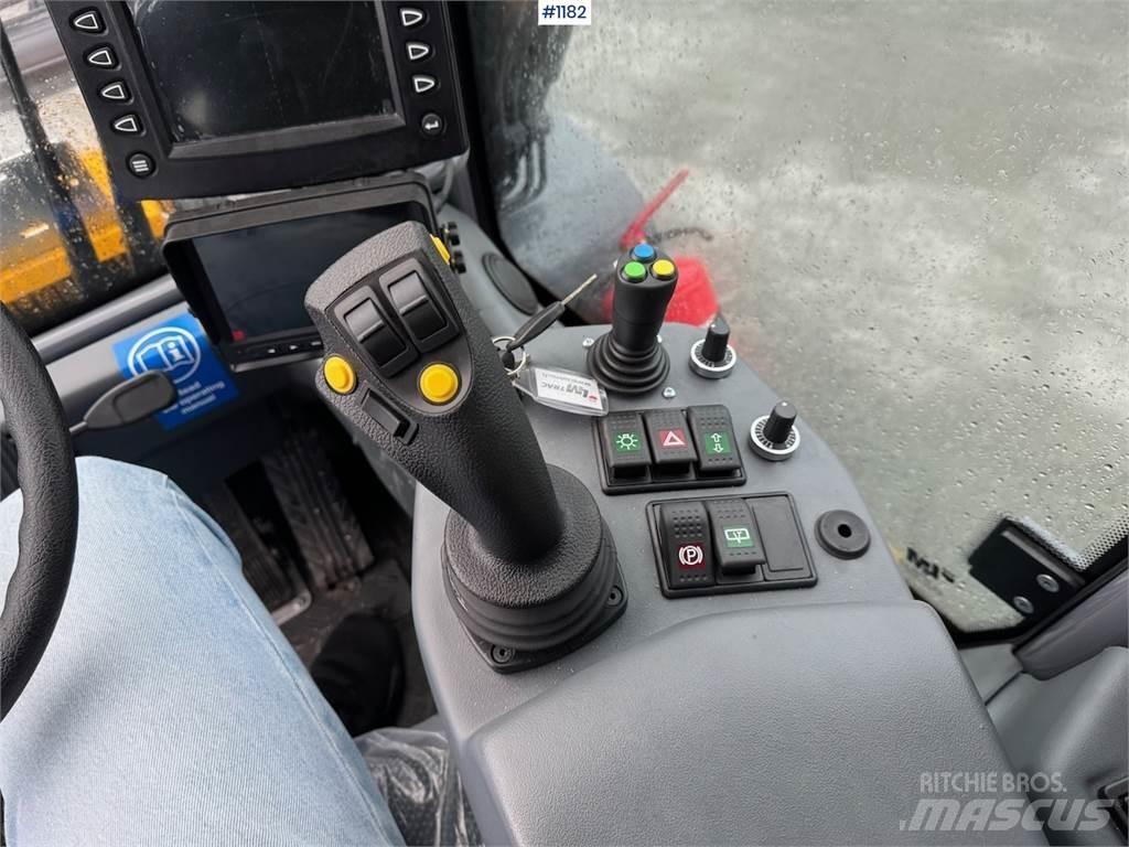 LM Trac 587 Многофункционални товарачи