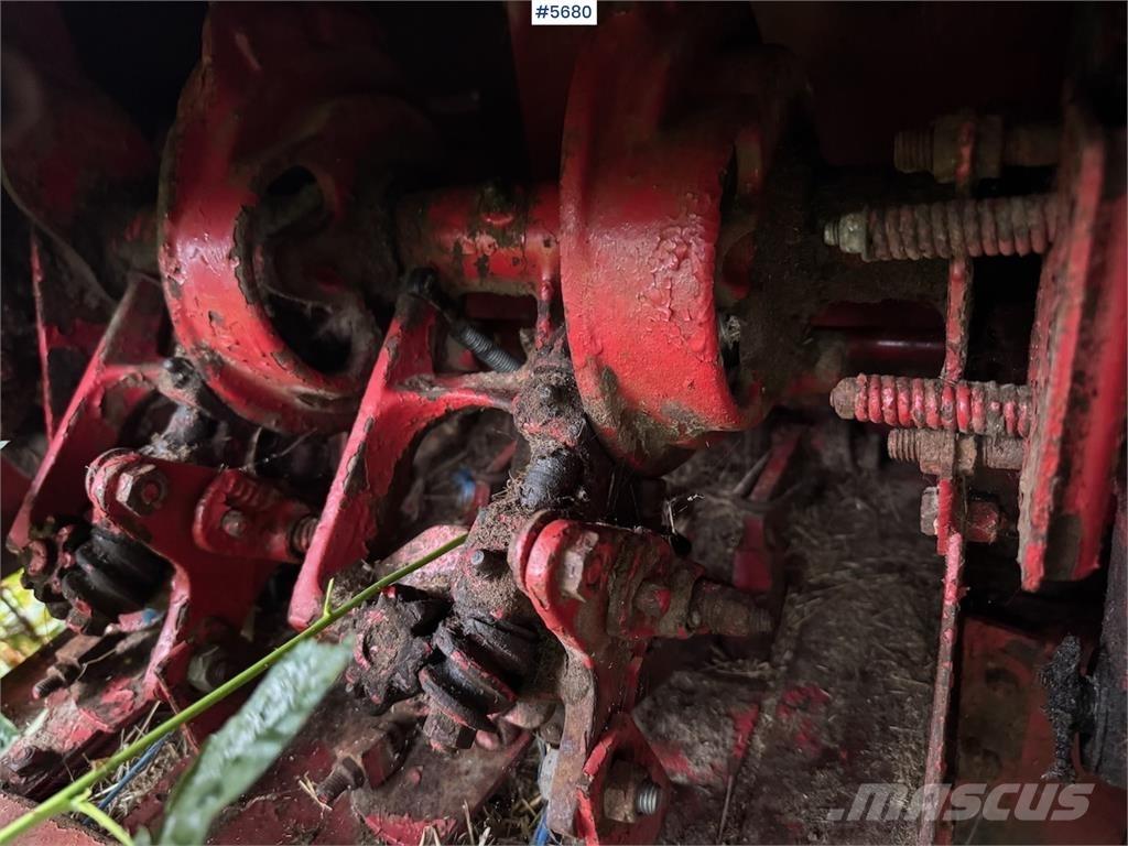 New Holland 268 Друга техника за жънене