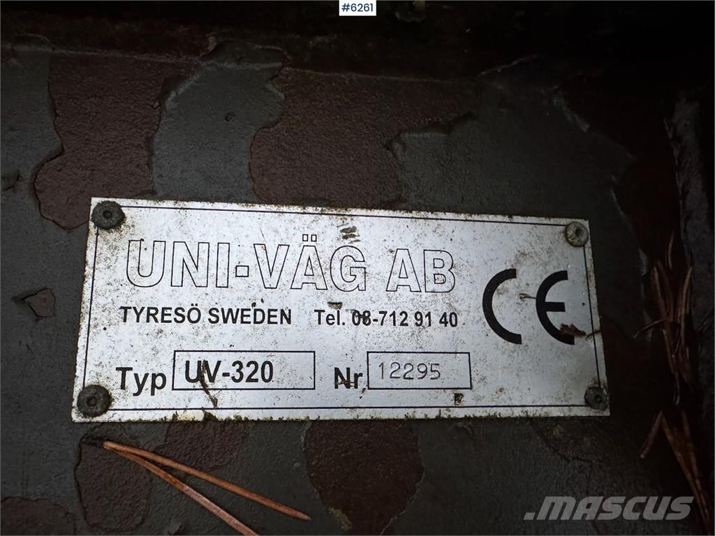 Uni-väg UV-320 Снегочистачки