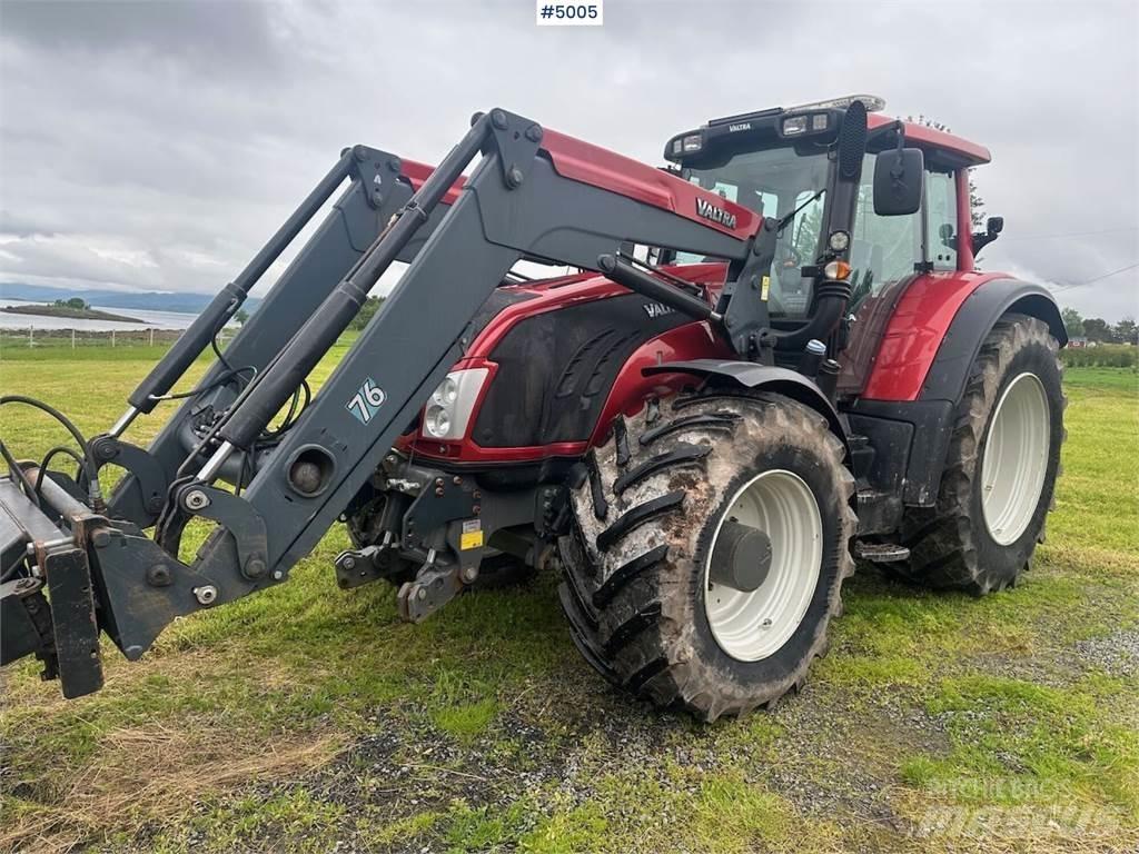 Valtra T213 Трактори