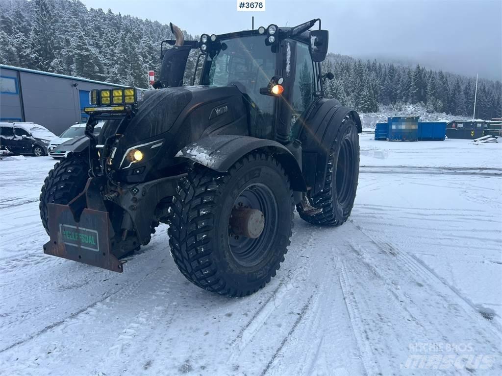 Valtra T254 Трактори