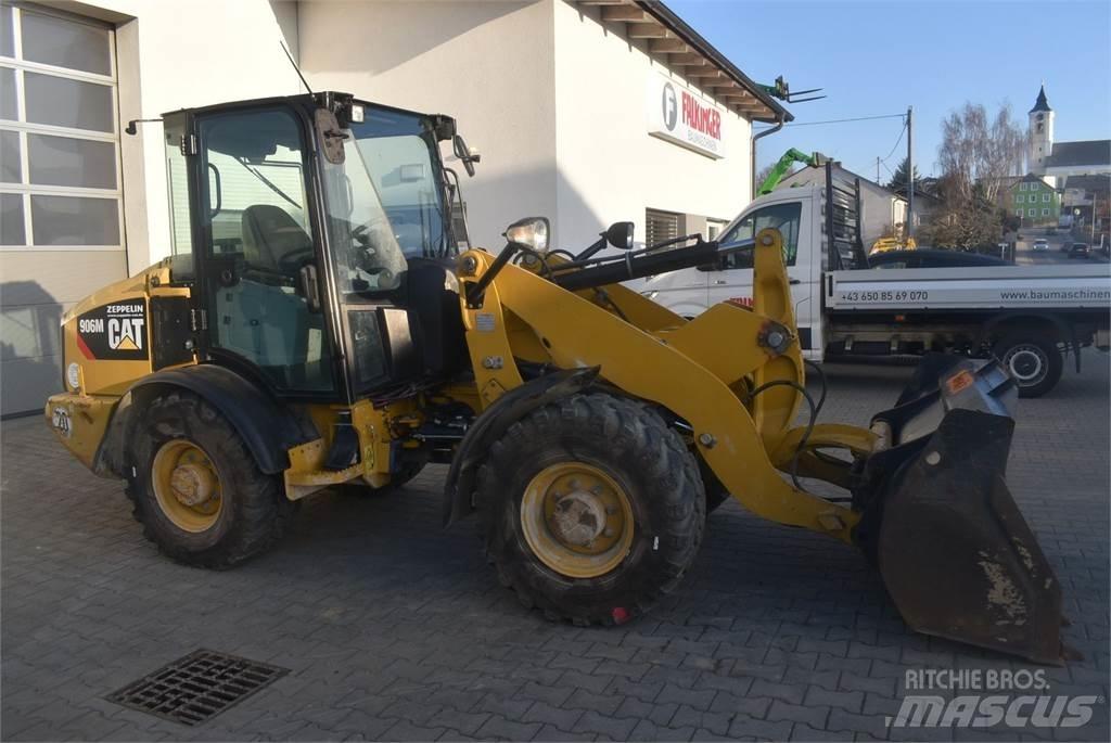 CAT 906M Колесни товарачи
