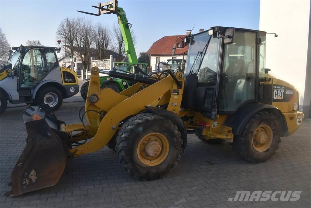 CAT 906M Колесни товарачи