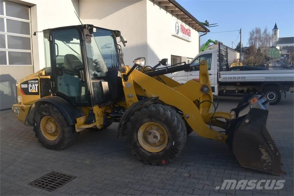 CAT 906M Колесни товарачи