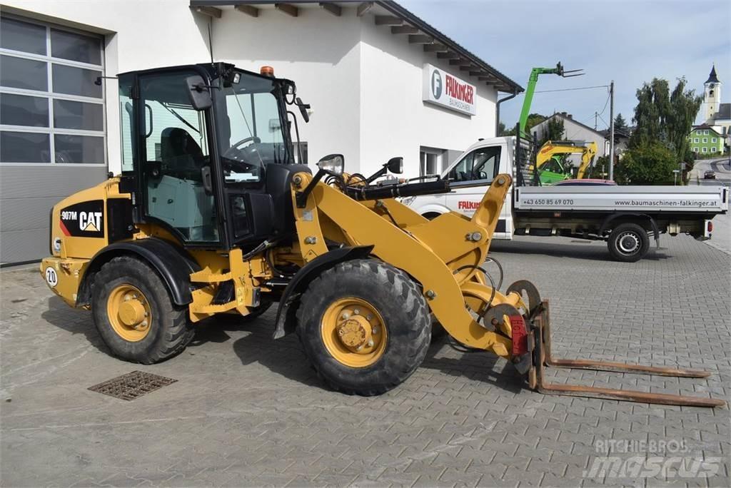 CAT 907M Колесни товарачи