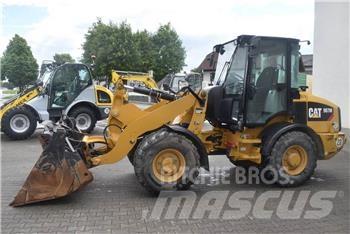 CAT 907M Колесни товарачи