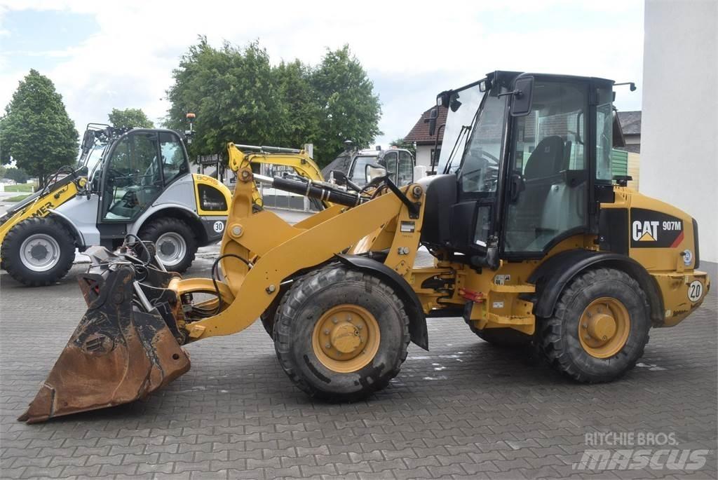 CAT 907M Колесни товарачи