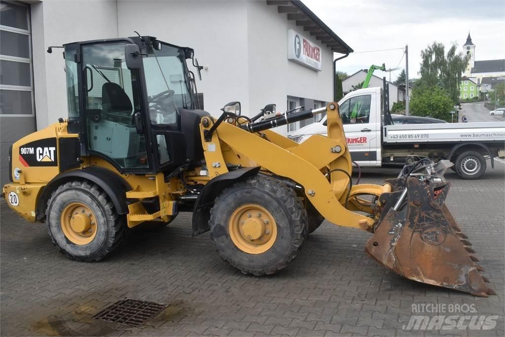 CAT 907M Колесни товарачи