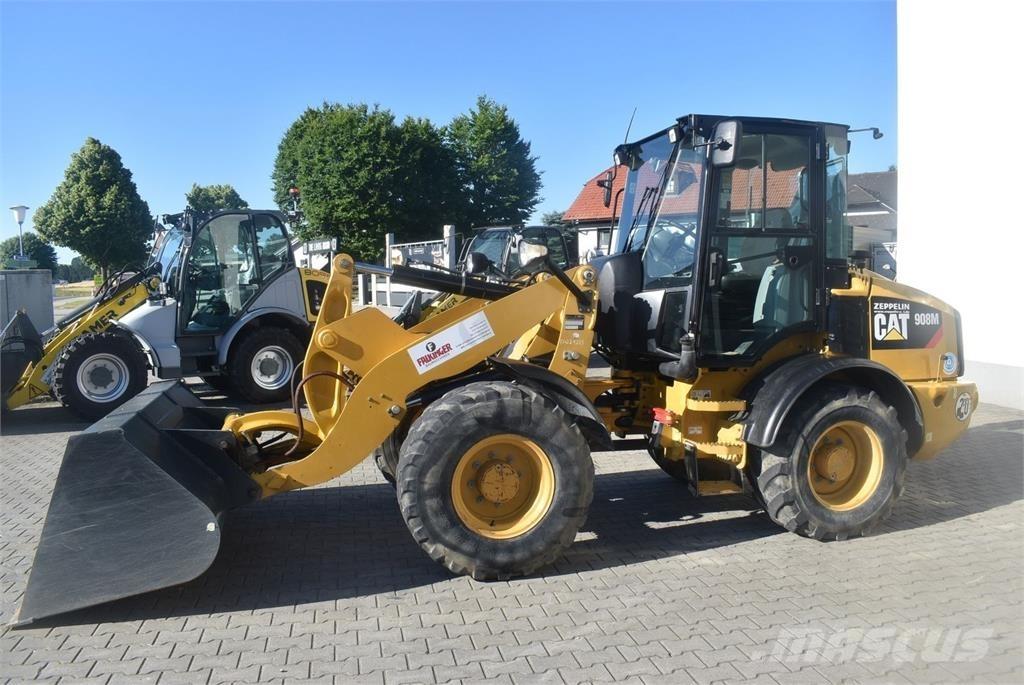 CAT 908M Колесни товарачи