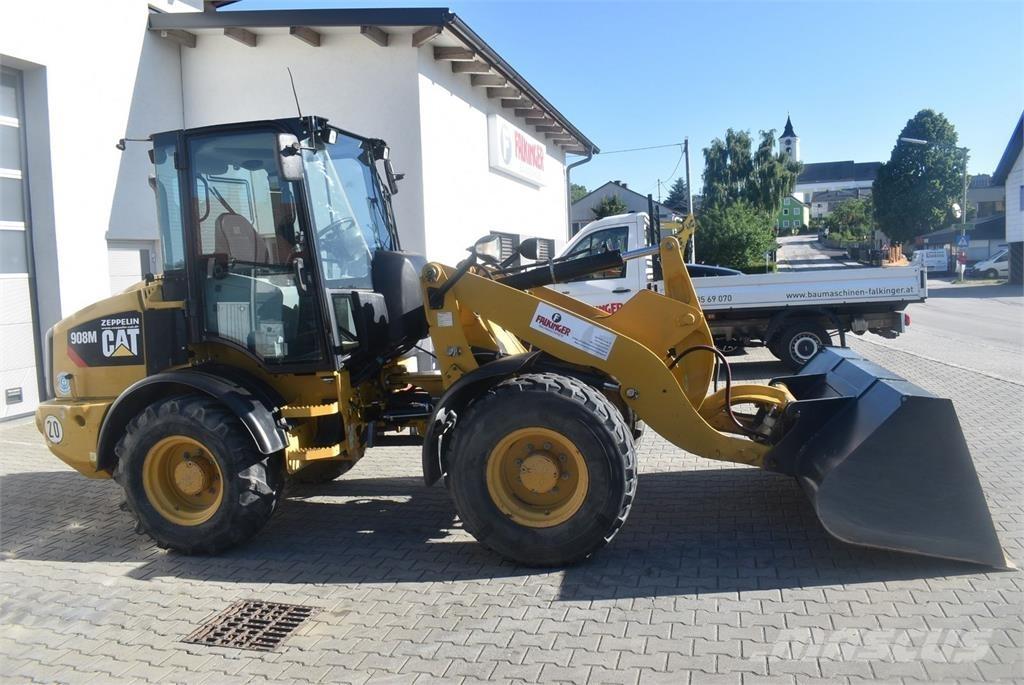 CAT 908M Колесни товарачи