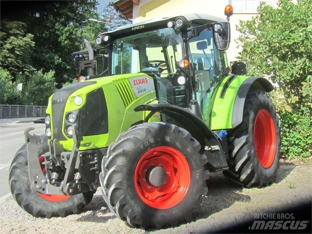 CLAAS Arion 440 Трактори